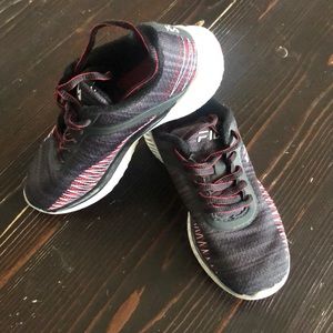 Boys Fila Sneakers / Tennis shoes